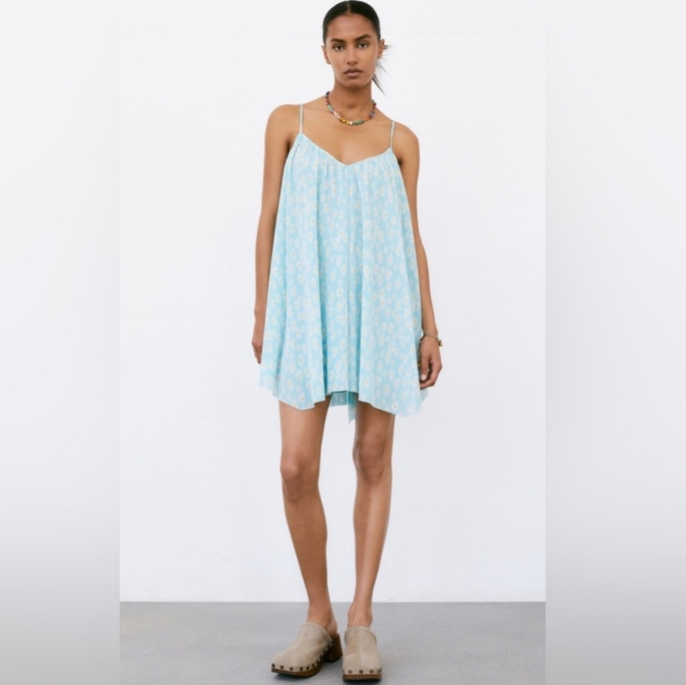 Zara Pleated Babydoll Dress Size Medium Spaghetti Straps With Daisy Print